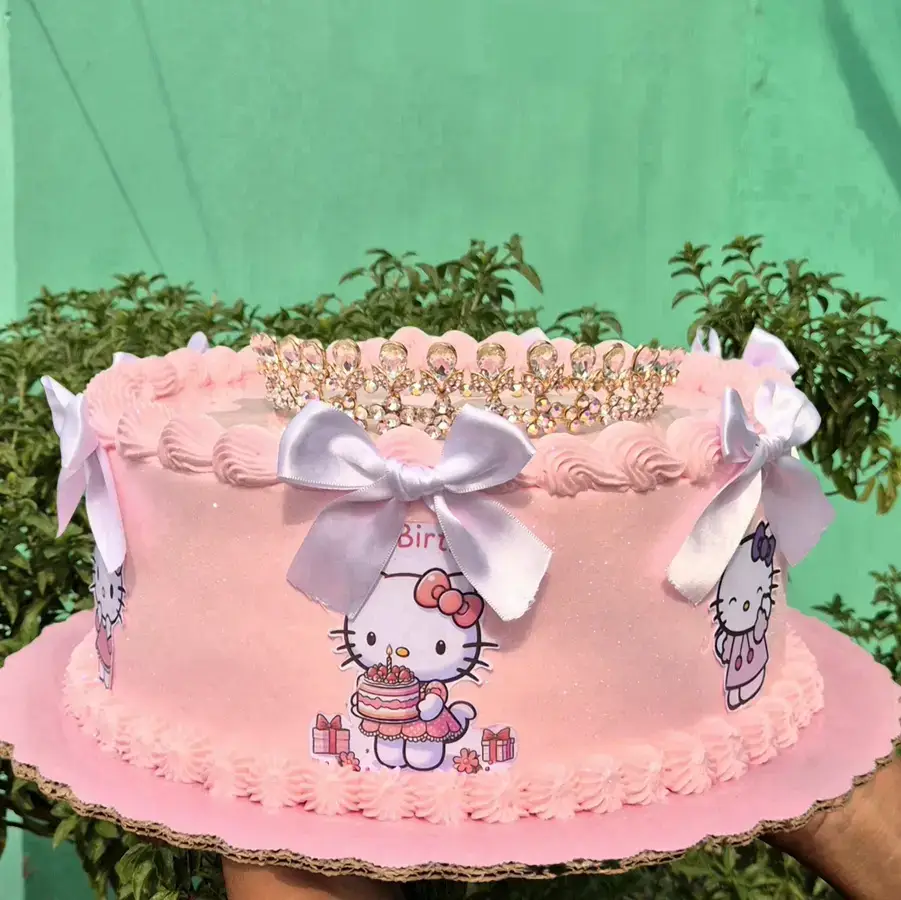 Pastel con tematica de Hello kitty de kilo