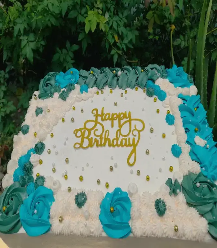 Pastel de Quinceañera sencillo con flores